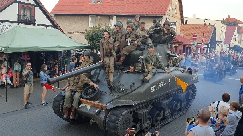 D-Day Hel 2019. Lekcja historii, inscenizacja, parada i koncerty i ... ślub! Tak wygląda tegoroczna edycja wielkiej imprezy w Helu!