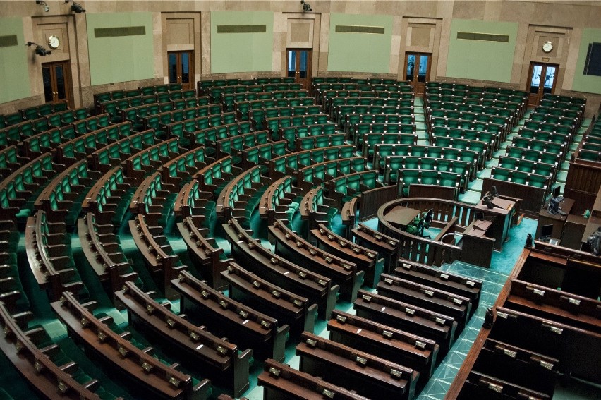 Sejm rozpoczął obrady. Posłowie opozycji zgłaszali problemy z testowym głosowaniem zdalnym, nie mogli zalogować się do systemu