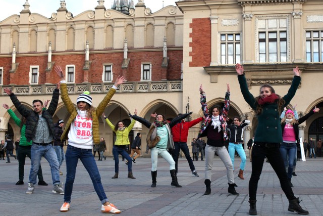 Udział we "flash mobie obywatelskim" wzięli udział tancerze.