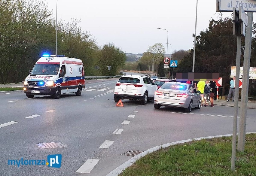 Łomża. Wypadek na ul. Sikorskiego. Dwie osoby w szpitalu [ZDJĘCIA]