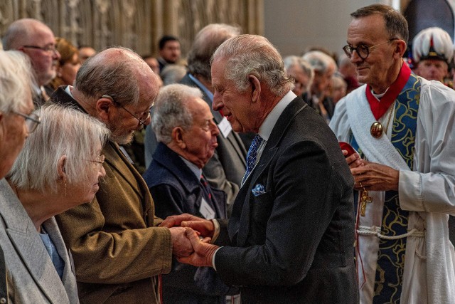 Brytyjski monarcha rozdał symboliczną jałmużnę osobom starszym