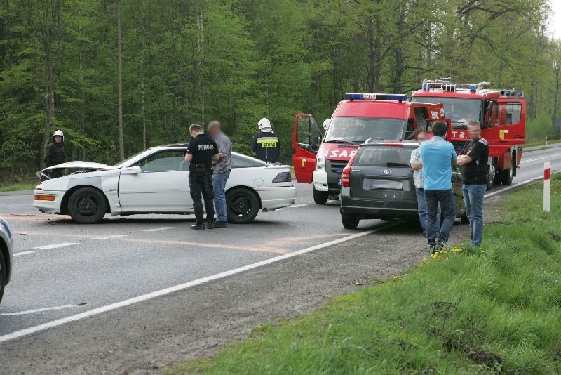 Wypadek na skrzyżowaniu niedaleko Nowin Wielkich.