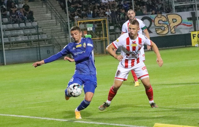 4:0 wygrała Miedź Legnica z Apklan Resovią w 3. kolejce Fortuna 1 Ligi. Biało-czerwoni momentami byli tylko tłem dla jednego z faworytów do awansu do PKO Ekstraklasy.Miedź Legnica - Apklan Resovia 4:0 RELACJA