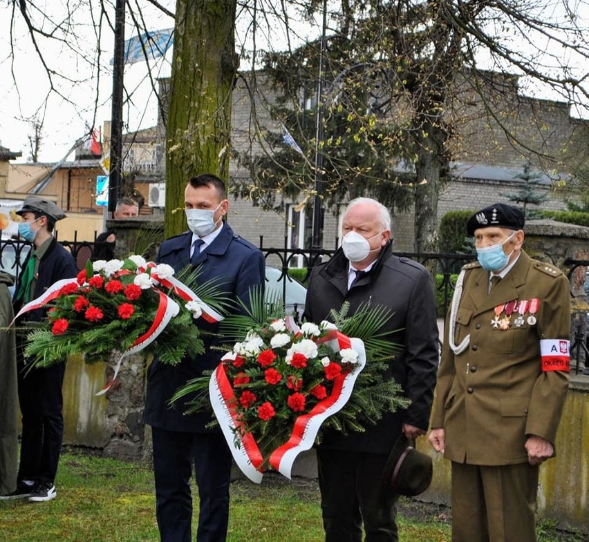 W Białobrzegach uczcili 230. rocznicę uchwalenia Konstytucji 3 Maja. Była msza za Ojczyznę i złożenie kwiatów pod pomnikiem