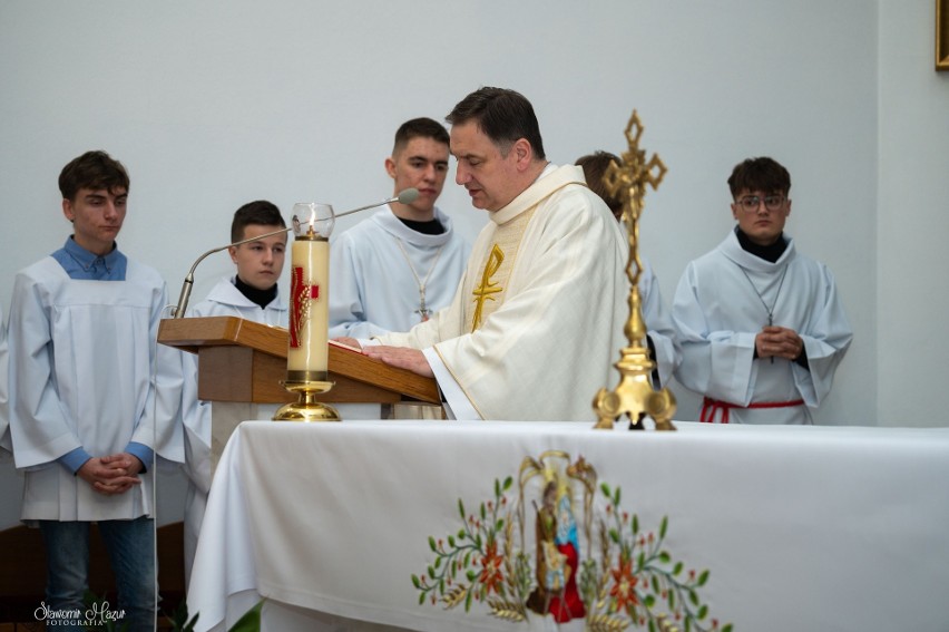 Wiele osób modliło się na Pasterkach w Kielcach. - Jezu, przyjdź i uczyń z mego serca Twój żłóbek betlejemski - mówił biskup Marian Florczyk