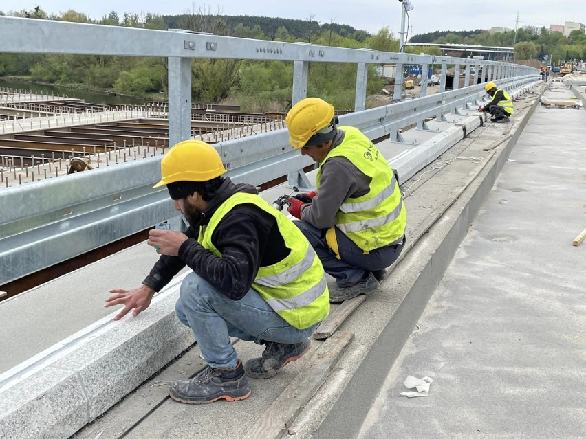 Budowa mostów nad Brdą. Tak postępują prace - zdjęcia od ZDMiKP
