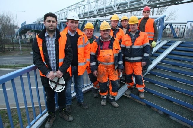 Ekipa firmy SKANSKA na pamiątkowym zdjęciu, chwile po zakończeniu robót. Pierwszy z lewej dyrektor kontraktu Mateusz Nidziański.