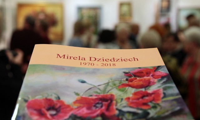 W grudziądzkiej Galerii Akcent otwarto wystawę malarstwa Mireli Dziedziech, zmarłej w kwietniu grudziądzkiej malarki, która była wielokrotnie nagradzana na krajowych i międzynarodowych przeglądach artystycznych osób niepełnosprawnych.