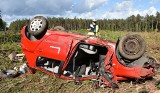 Jabłoń. Młoda kobieta kilkakrotnie dachowała peugeotem. Jest w stanie ciężkim