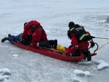 Pod 65-letnim wędkarzem zarwał się lód na jeziorze Brody w Krępkowicach