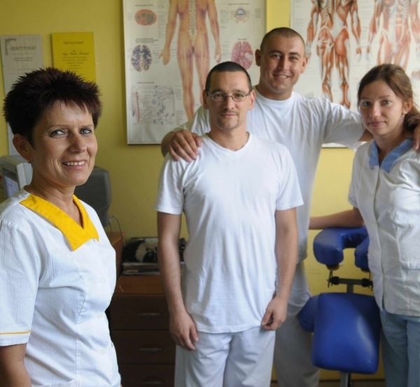 Na zdjęciu od lewej: mgr Maria Banach, fizjoterapeuta Michał Drążek, fizjoterapeuta Radosław Gaweł, mgr Ewelina Grela.