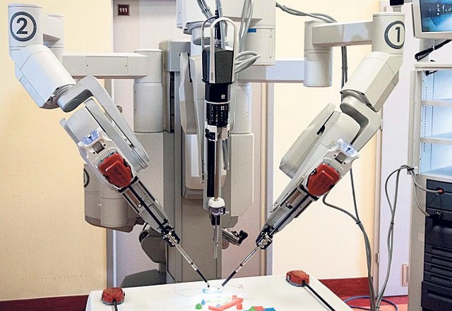 Robot chirurgiczny da Vinci to specjalistyczny sprzęt wykorzystywany przy operacjach urologicznych