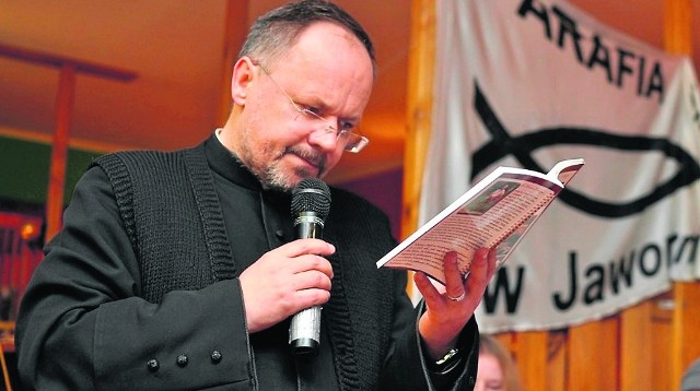 Proboszcz skalbmierskiej parafii - Marian Fatyga poprowadzi już czwartą Nocną Drogę Krzyżową.