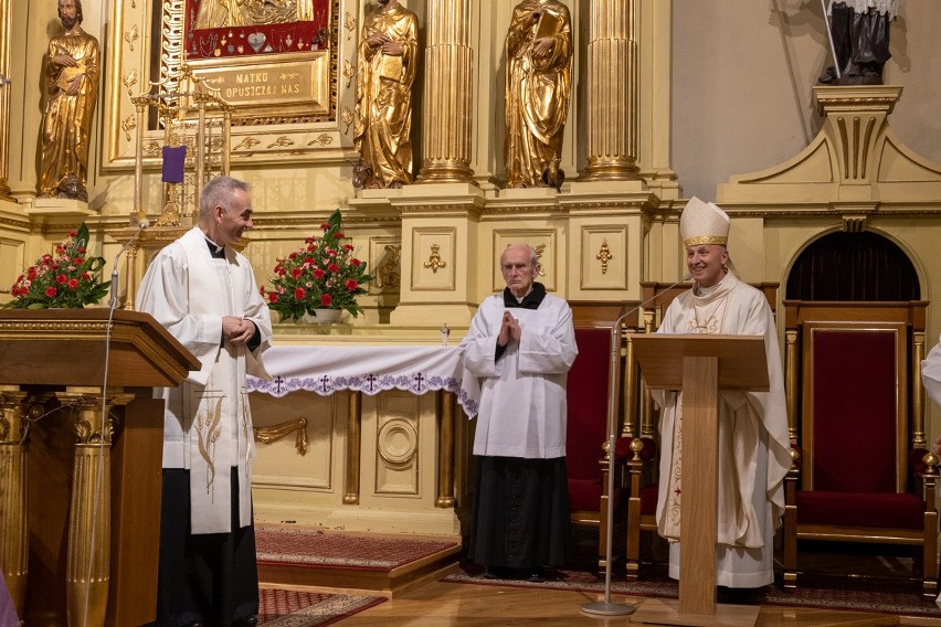 Uroczystość bierzmowania odbyła się w Magnuszewie. Sakramentu udzielił biskup Marek Solarczyk. Zobaczcie zdjęcia