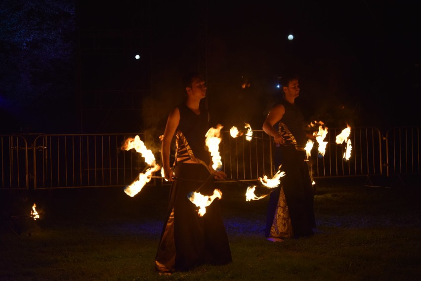 Festiwal Światła w Gorlicach: był teatr ognia, fajerwerki, jakich miasto nie widziało i genialny pokaz laserów. Do tego energetyczna muzyka