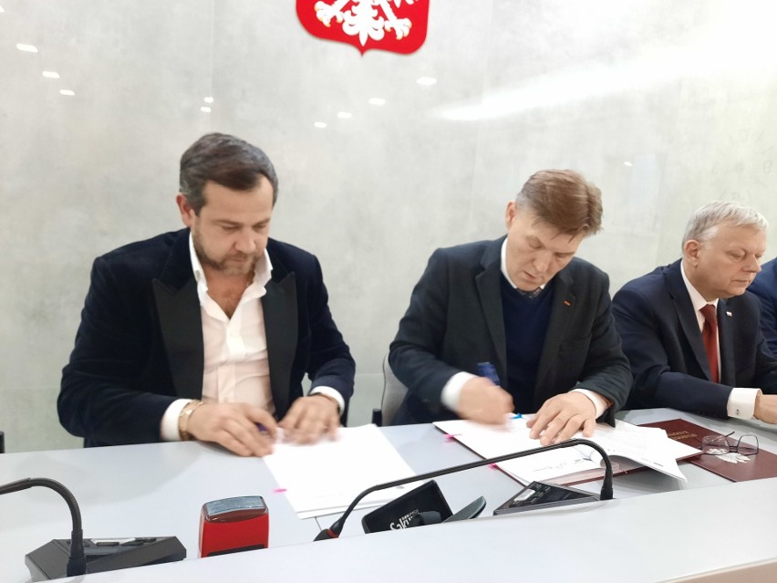 Umowę podpisali Marcin Dróżdż, prezes firmy Dromar, która...