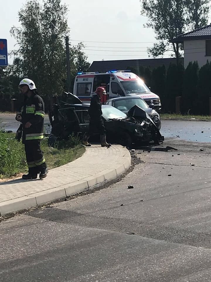 Knyszyn. Wypadek zablokował DK65. Zderzyło się pięć pojazdów. Dwie osoby trafiły do szpitala (zdjęcia)