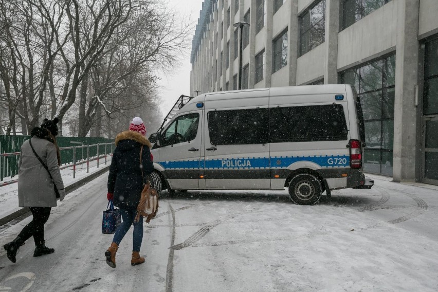 Kraków. Rewizje u działaczy Wisły. Dlaczego śledczy wkroczyli tak późno?