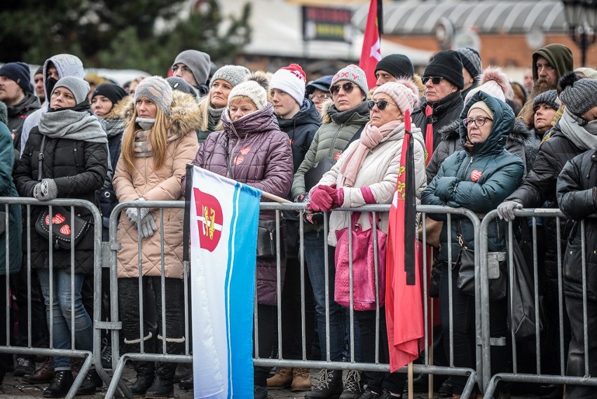 Cały Gdańsk wierzy, że dobro zwycięży! "Nikt nie chciał w tych chwilach być sam. Dlatego tak wszyscy lgnęli do siebie"