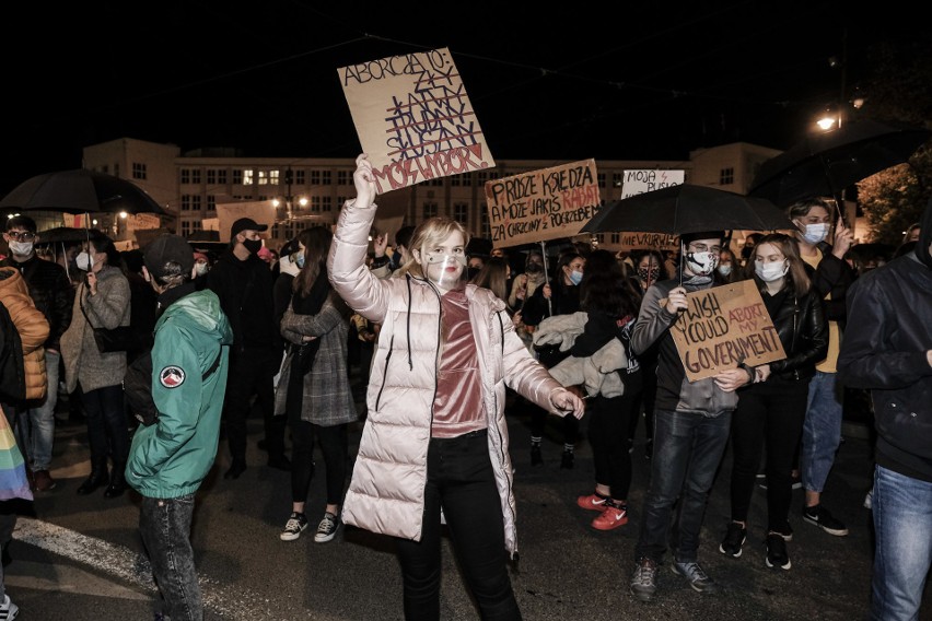 Kolejny dzień masowych protestów w Toruniu: uczestnicy zablokowali miasto w rytmie Czarnego Disko                         