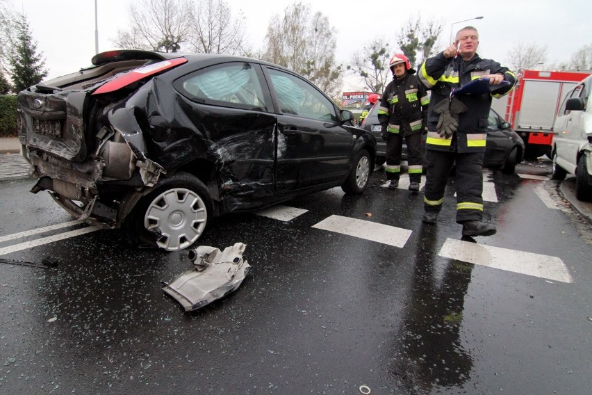 Wrocław: Wypadek na ul. Hermanowskiej z udziałem trzech aut [ZDJĘCIA]