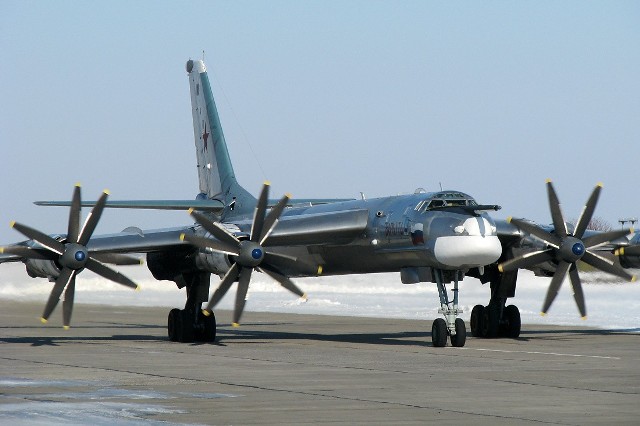 Z bazy Engels startują rosyjskie bombowce strategiczne Tu-95.