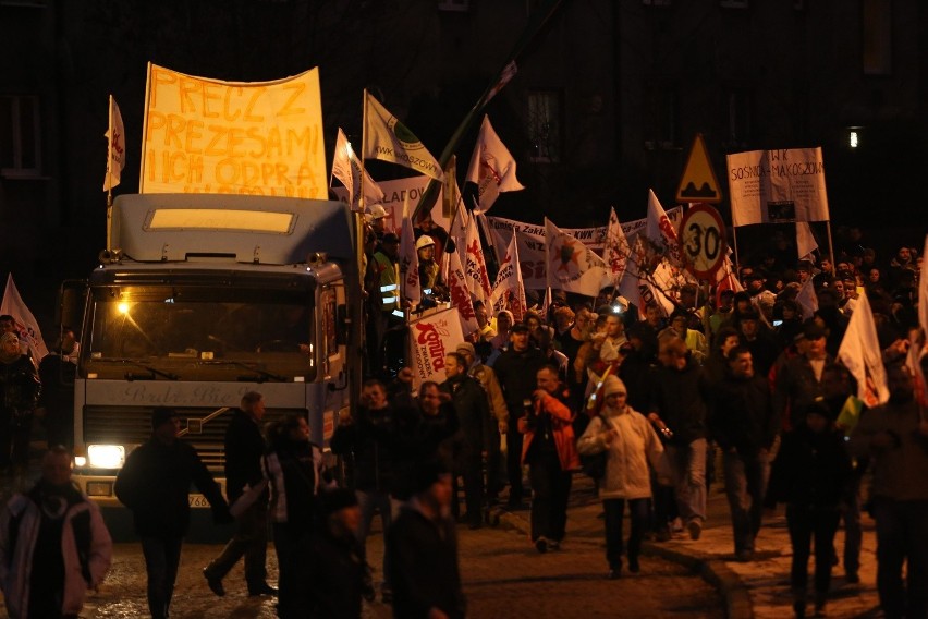 Marsz w Zabrzu i zadyma przed DMiT