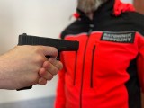 Bydgoszcz. Pacjent celował bronią w ratowników medycznych. Jest wniosek z żądaniem ścigania napastnika