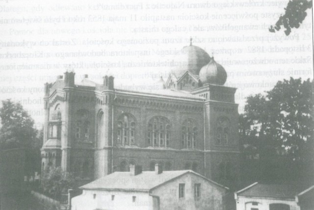 Tak wyglądała synagoga na Wielkim Przedmieściu w Oleśnie. Spłonęła w 1938 roku.