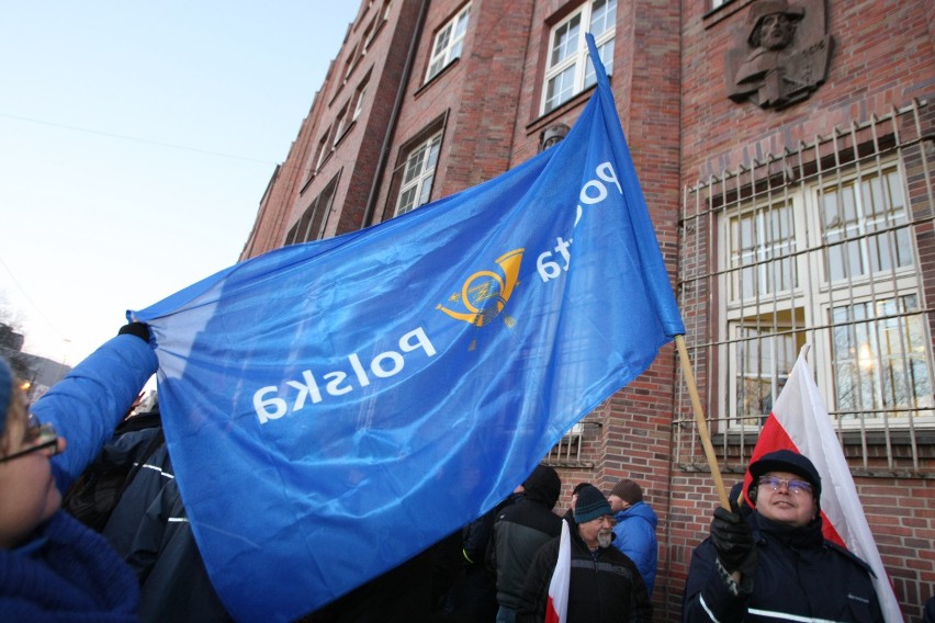 Protest listonoszy na ul. Krasińskiego we Wrocławiu