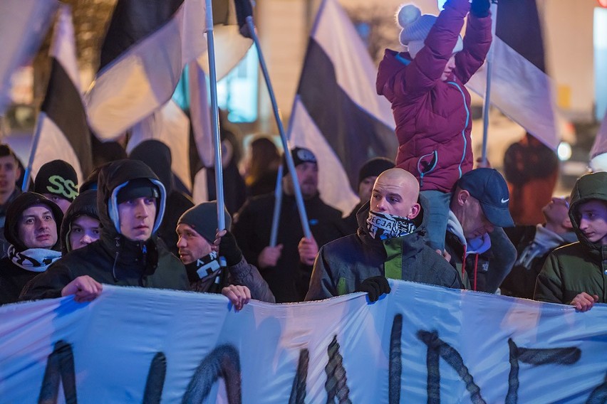 Kibice Sandecji Nowy Sącz chcą nowoczesnego stadionu i manifestowali przed sądeckim ratuszem [ZDJĘCIA, WIDEO]