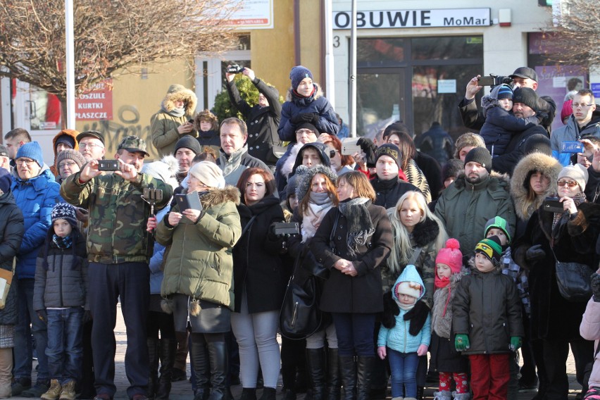 Na Placu Bartosza Głowackiego w Tarnobrzegu  „Terytorialsi” wypowiedzieli rotę przysięgi wojskowej. Było bardzo uroczyście (duzo zdjęć)