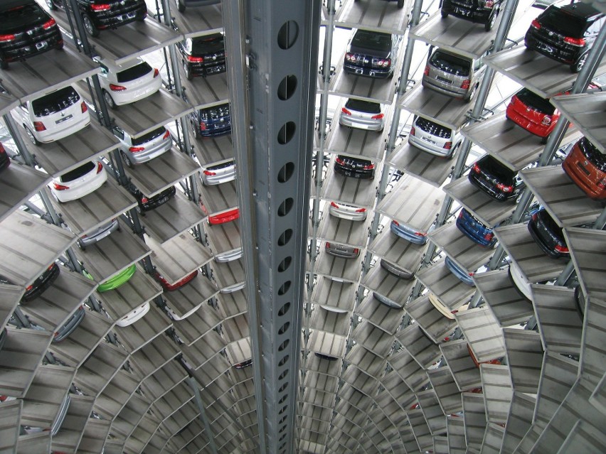 Piętrowe parkingi na świecie są gigantyczne