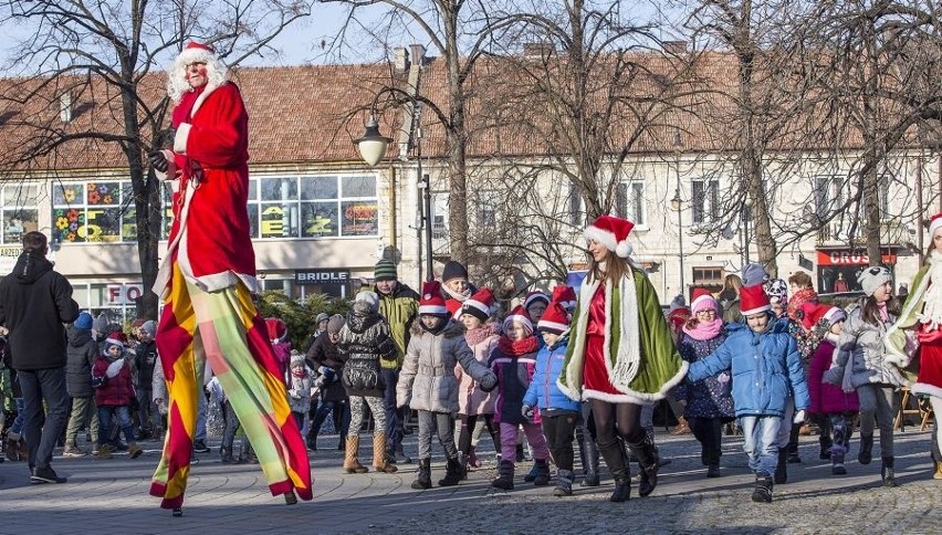 Mikołaj, śnieżynki i kiermasz świąteczny w Parku Miejskim w Pińczowie (ZDJĘCIA)