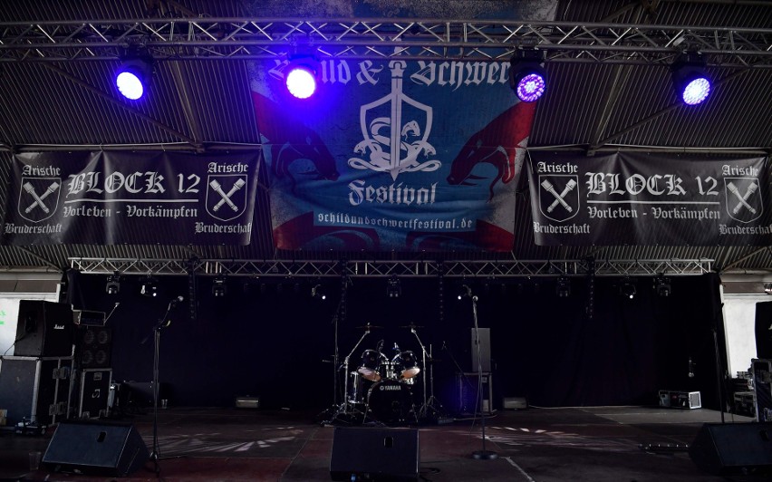 Niemcy: Neonazistowski festiwal "Tarcza i miecz" w Ostritz [ZDJĘCIA] [WIDEO] Neonaziści świętują urodziny Hitlera przy granicy z Polską