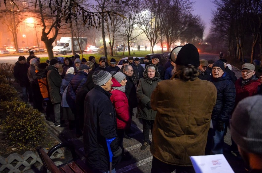 Protest mieszkańców przed siedzibą Lokatorsko-własnościowej...