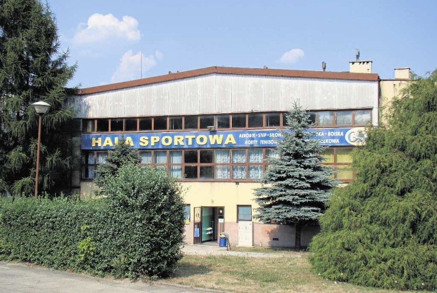 Hala sportowa w Brzeszczach powstała w latach 70. w oparciu...