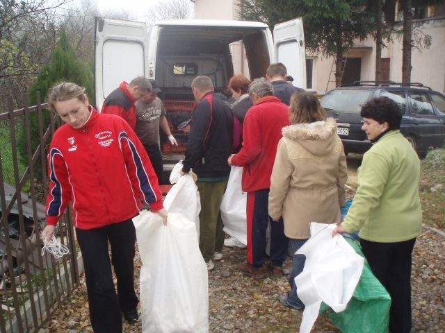 Każdy z mieszkańców osiedla Wielowieś w Tarnobrzegu otrzymał po 12 trzytygodniowych kurek.