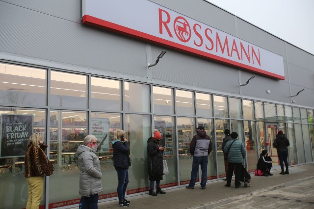 W piątek 27 listopada otwarty został nowy sklep sieci Rossmann w Dąbrowie Górniczej Zobacz kolejne zdjęcia/plansze. Przesuwaj zdjęcia w prawo - naciśnij strzałkę lub przycisk NASTĘPNE