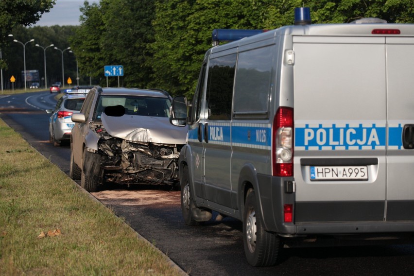 W Słupsku na ulicy Gdańskiej kobieta wjechała w latarnię. Została ukarana mandatem 