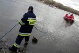 Tragedia na Jeziorze Chełmżyskim. Dwie osoby wpadły do wody. Jedna z nich nie żyje