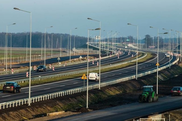 Zakończenie prac na ósemce z Jeżewa do Mężenina planowane jest na III kwartał tego roku.