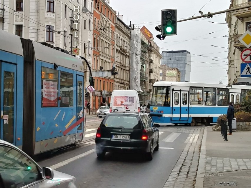 Paraliż w centrum. Zepsuty tramwaj zablokował skrzyżowanie