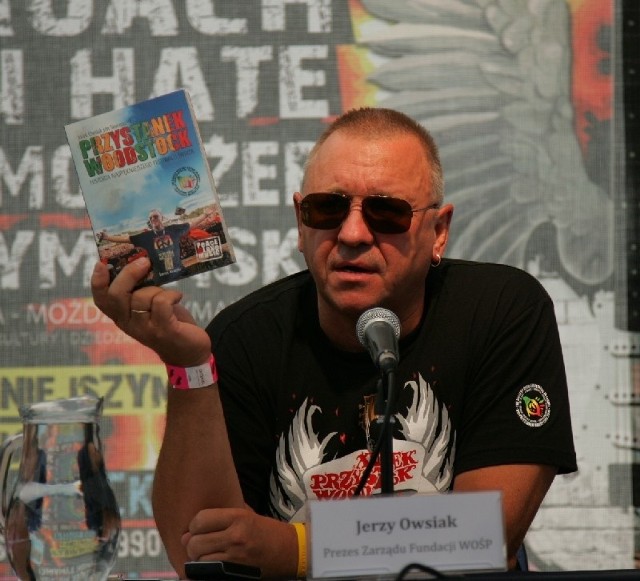 Jurek Owsiak prezentuje książkę o Przystankach Woodstock i już odlicza godziny do tegorocznego festiwalu.