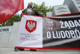 Warszawa: Antyukraińska demonstracja przed Sejmem. "Plują w twarz wszystkim Polakom" [ZDJĘCIA]