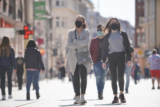 Czy znów traifmy do czerwonej strefy? Trzecia fala koronawirusa w Polsce daje nam się we znaki