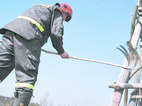 Strażacy z Koszalina gasili pożar traw w Jamnie.