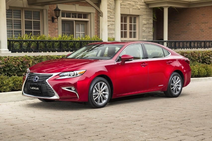 Lexus ES300h...