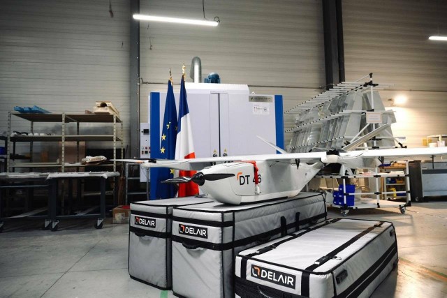 Francja przekaże Ukrainie sto nowoczesnych dronów kamikaze