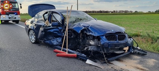 Wypadek na drodze krajowej nr 11. W miejscowości Trzebisławki (powiat średzki) zderzyły się dwa samochody osobowe i motocykl.  Cztery osoby zostały ranne, a droga w miejscu zdarzenia była zablokowana. Przejdź do kolejnego zdjęcia --->